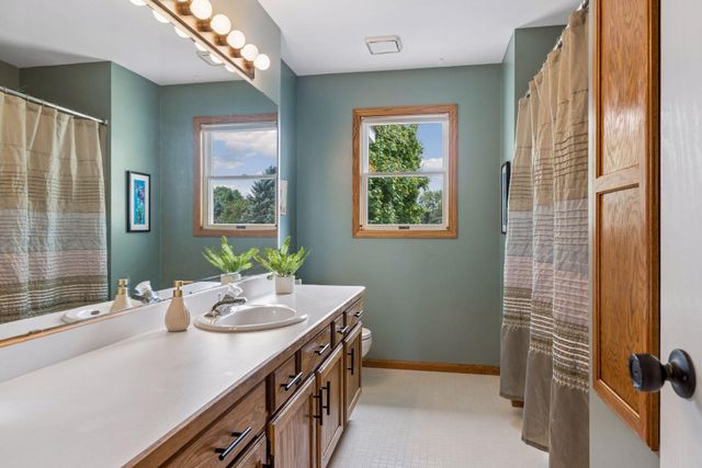 1008 Eagle Ridge Court, Stillwater, MN 55082