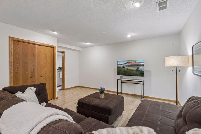 1008 Eagle Ridge Court, Stillwater, MN 55082