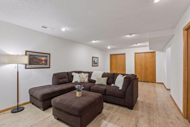 1008 Eagle Ridge Court, Stillwater, MN 55082