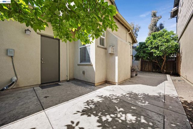 156 W Moraga St, Mountain House, CA 95391