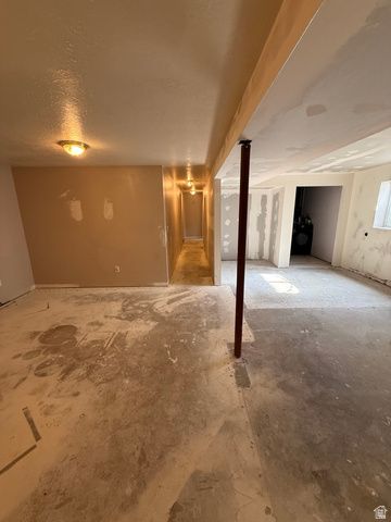 680 E FAMILY CIR, Sandy, UT 84070