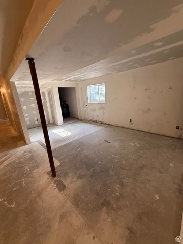 680 E FAMILY CIR, Sandy, UT 84070
