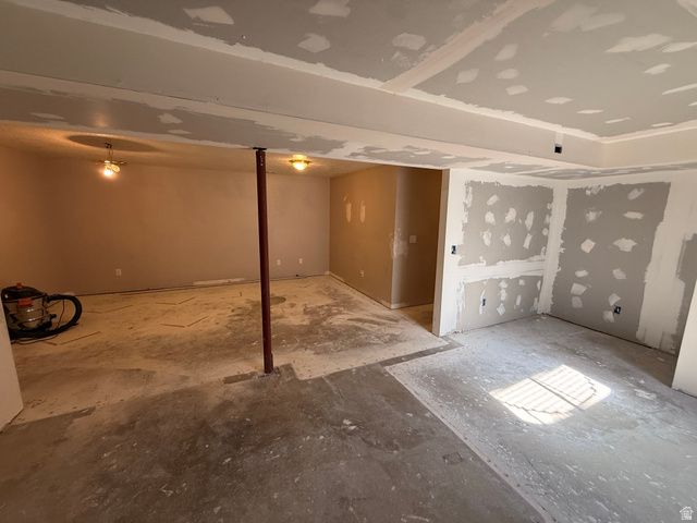 680 E FAMILY CIR, Sandy, UT 84070