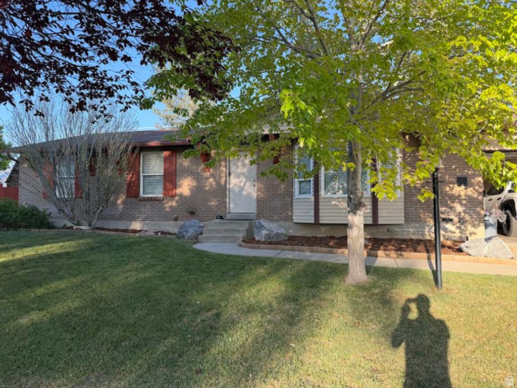 680 E FAMILY CIR, Sandy, UT 84070