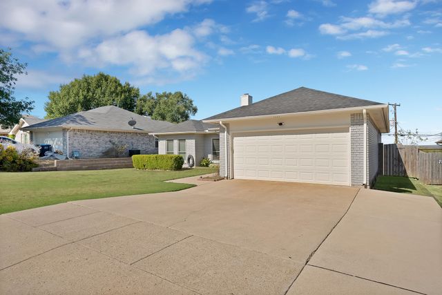 4925 Saint Thomas Place, Fort Worth, TX 76135
