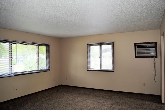 305-307 S 23rd Street S, Fargo, ND 58103