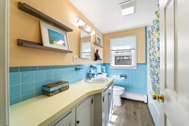 3 Saturn Ln, Yarmouth, MA 02664