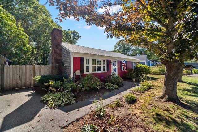 3 Saturn Ln, Yarmouth, MA 02664