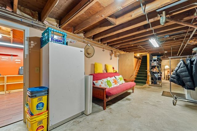 3 Saturn Ln, Yarmouth, MA 02664