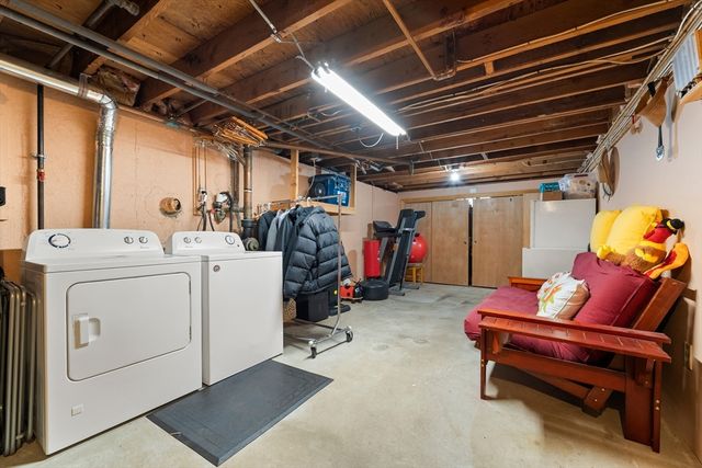 3 Saturn Ln, Yarmouth, MA 02664