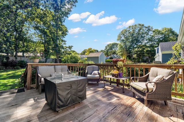 3 Saturn Ln, Yarmouth, MA 02664