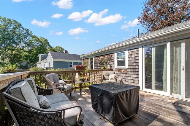3 Saturn Ln, Yarmouth, MA 02664