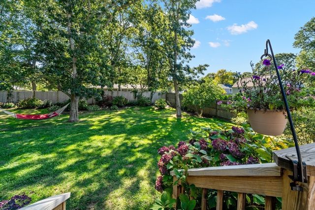 3 Saturn Ln, Yarmouth, MA 02664