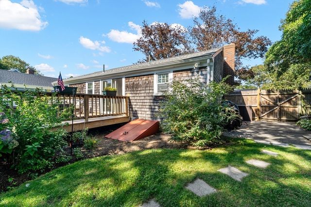 3 Saturn Ln, Yarmouth, MA 02664