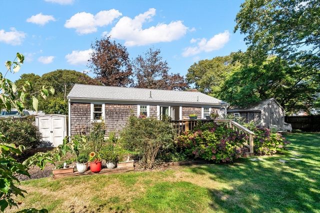 3 Saturn Ln, Yarmouth, MA 02664