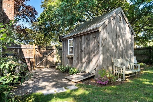 3 Saturn Ln, Yarmouth, MA 02664