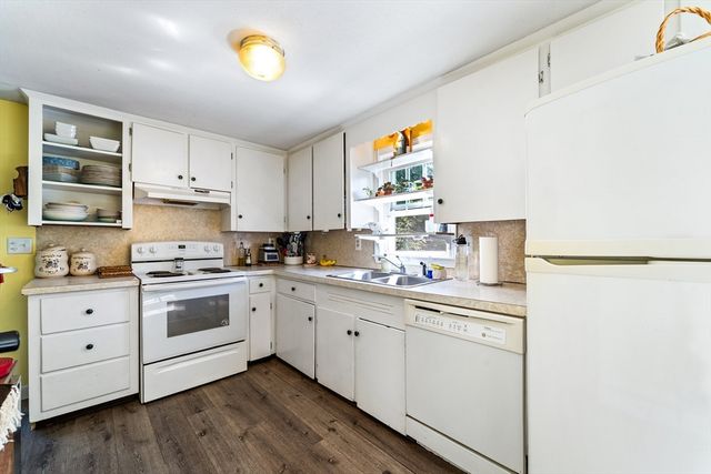 3 Saturn Ln, Yarmouth, MA 02664