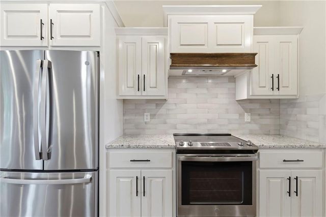404 W 10th Street, Lawson, MO 64062
