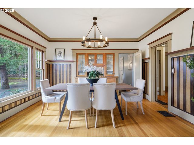 9889 Nw HOGE Ave, Portland, OR 97231