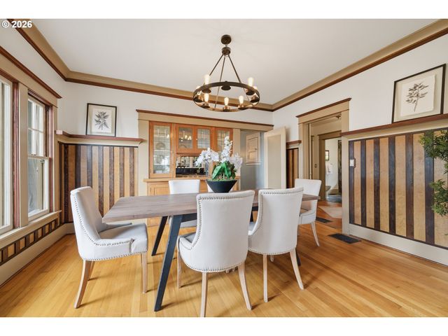 9889 Nw HOGE Ave, Portland, OR 97231