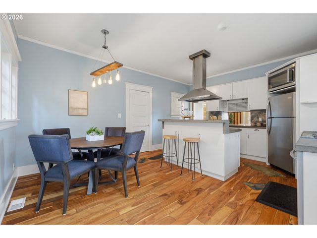 9889 Nw HOGE Ave, Portland, OR 97231