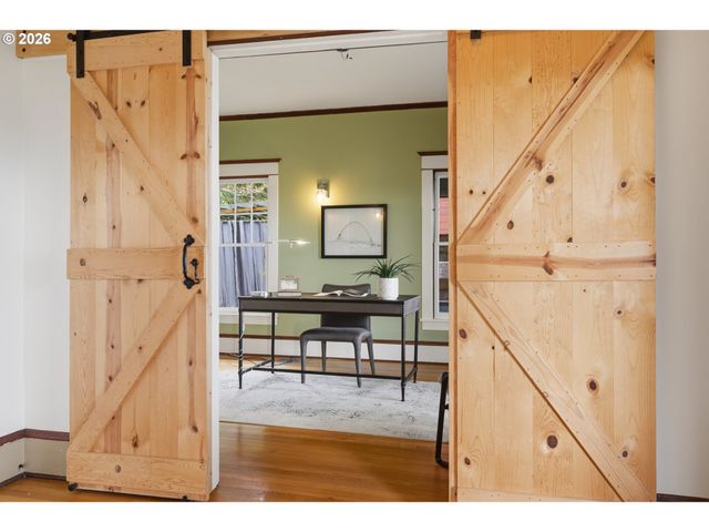 9889 Nw HOGE Ave, Portland, OR 97231