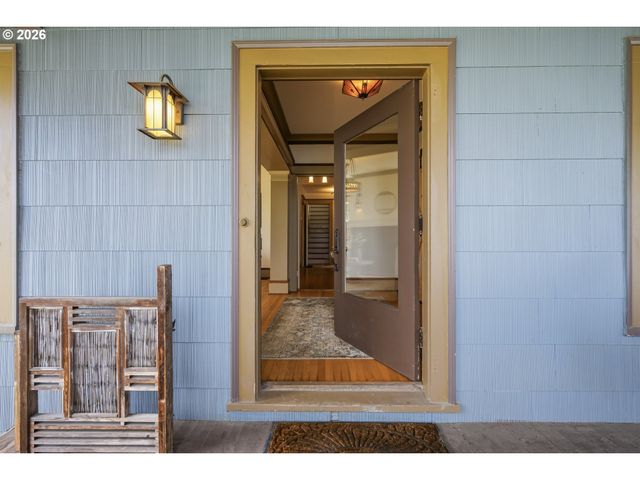 9889 Nw HOGE Ave, Portland, OR 97231