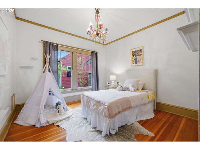 9889 Nw HOGE Ave, Portland, OR 97231