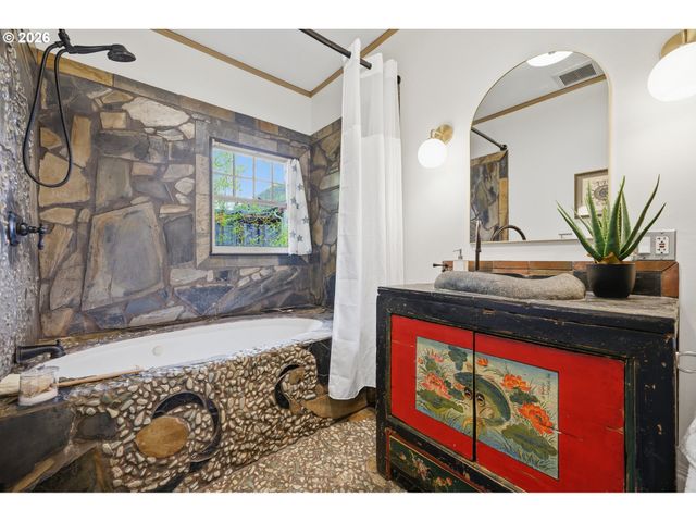 9889 Nw HOGE Ave, Portland, OR 97231