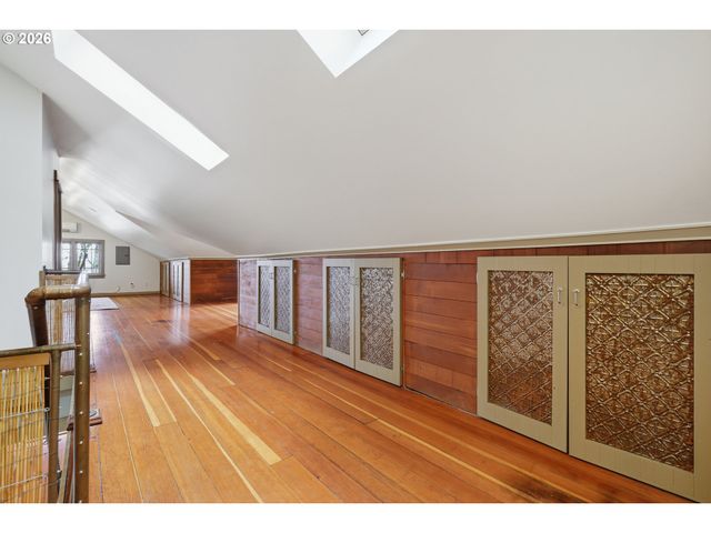 9889 Nw HOGE Ave, Portland, OR 97231