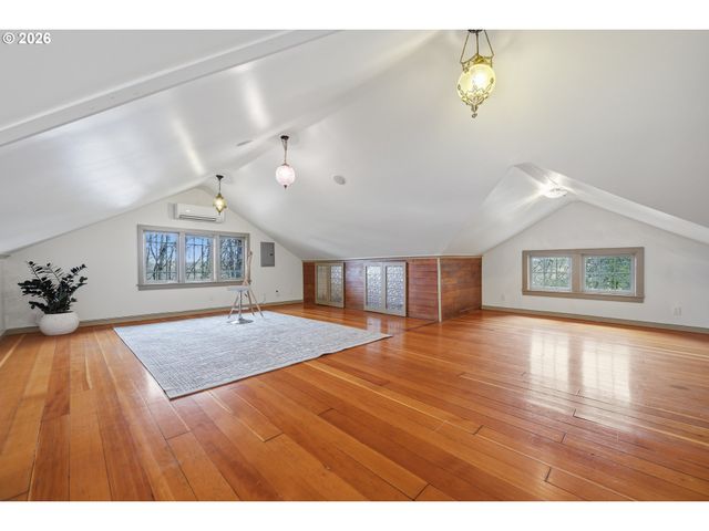 9889 Nw HOGE Ave, Portland, OR 97231