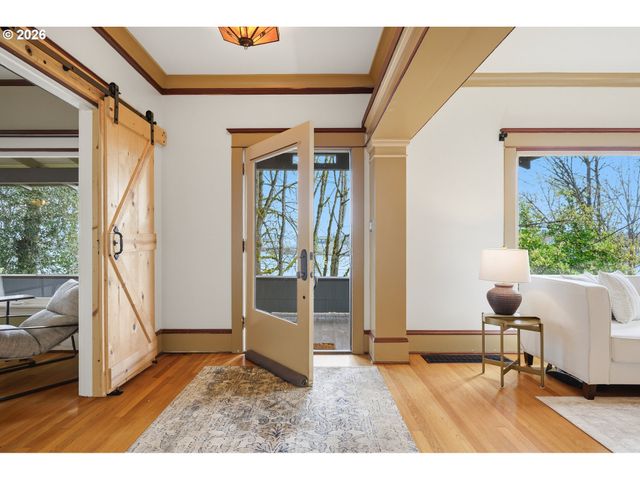 9889 Nw HOGE Ave, Portland, OR 97231