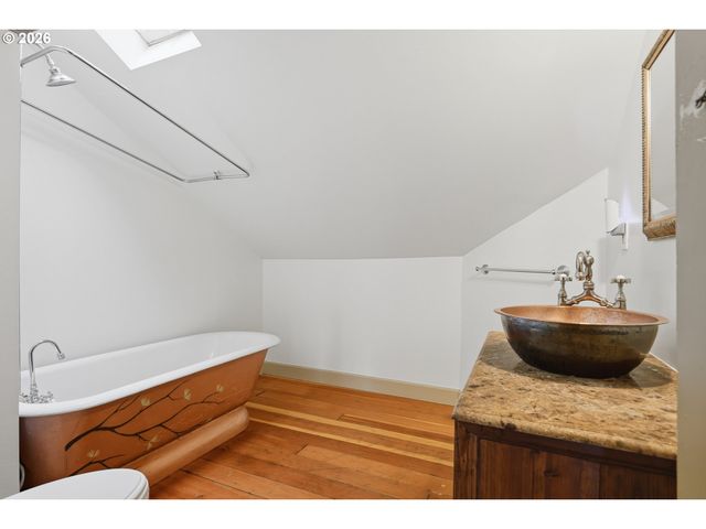 9889 Nw HOGE Ave, Portland, OR 97231