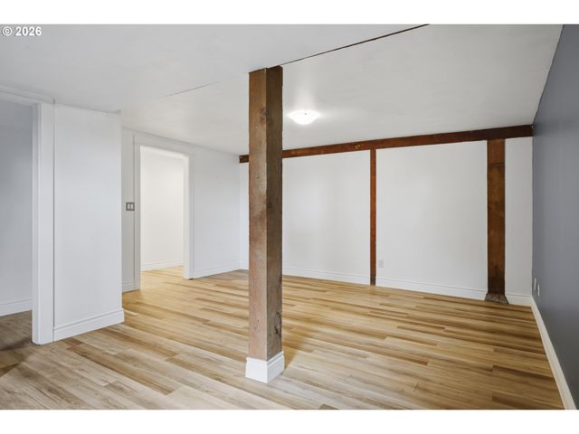 9889 Nw HOGE Ave, Portland, OR 97231