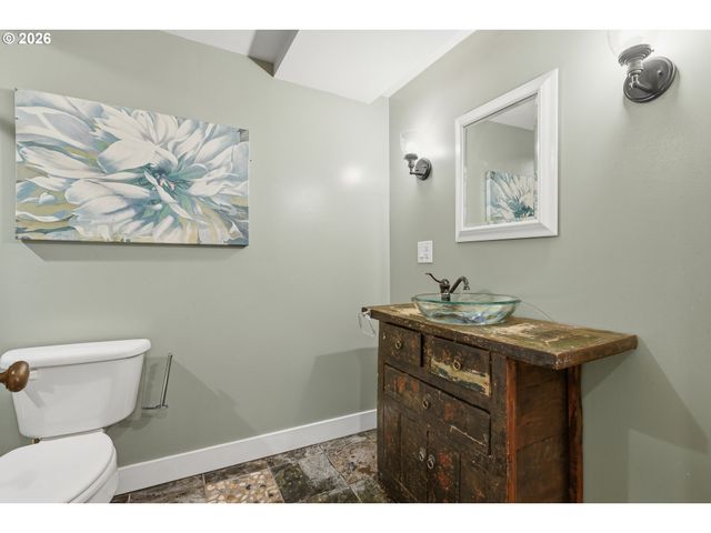 9889 Nw HOGE Ave, Portland, OR 97231