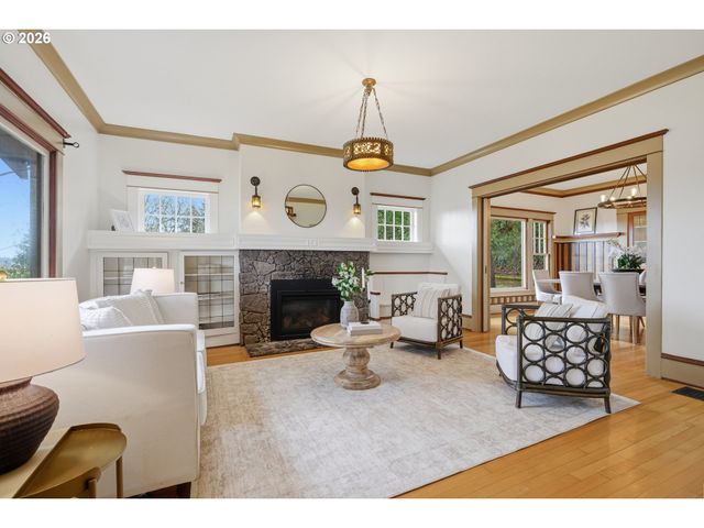 9889 Nw HOGE Ave, Portland, OR 97231