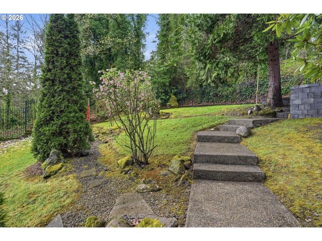 9889 Nw HOGE Ave, Portland, OR 97231