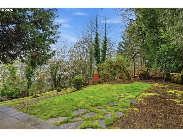 9889 Nw HOGE Ave, Portland, OR 97231