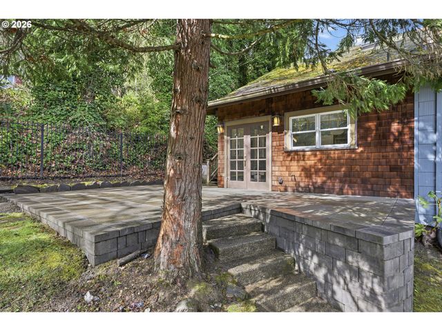 9889 Nw HOGE Ave, Portland, OR 97231