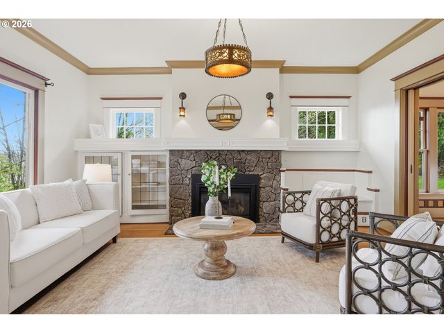 9889 Nw HOGE Ave, Portland, OR 97231