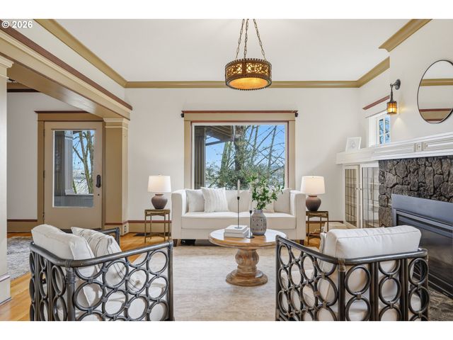 9889 Nw HOGE Ave, Portland, OR 97231