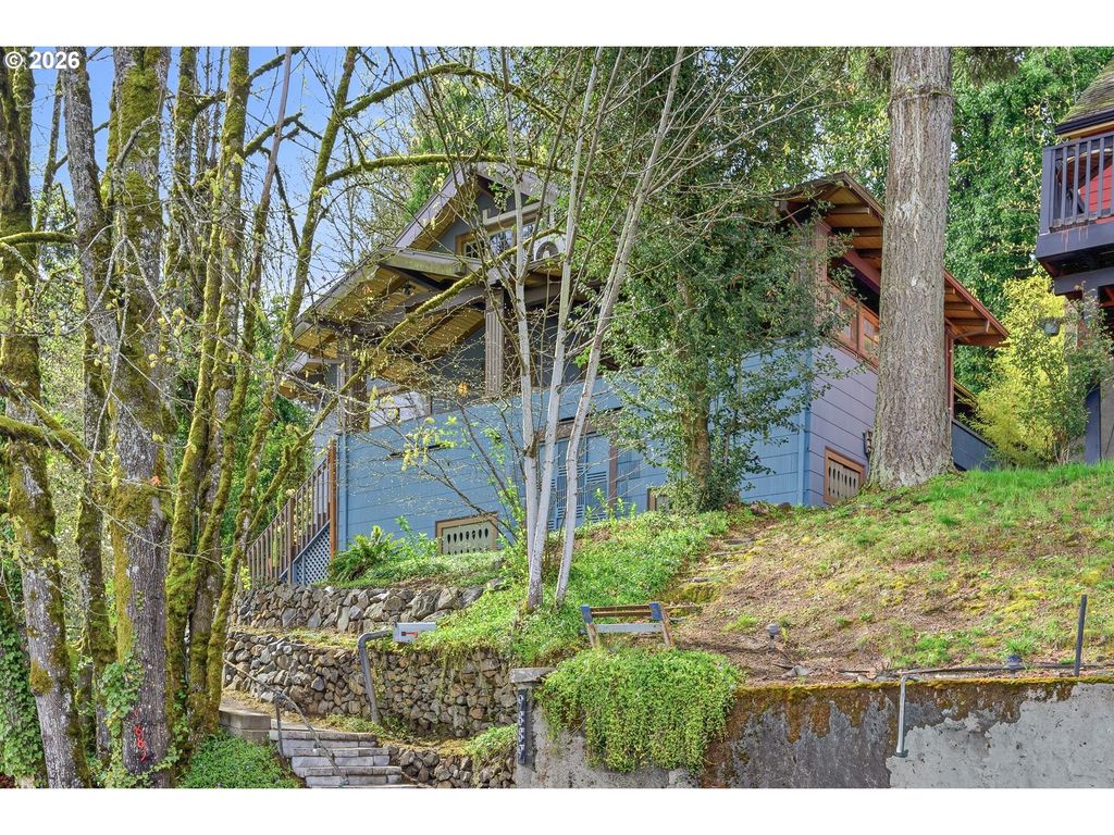 9889 Nw HOGE Ave, Portland, OR 97231