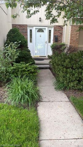1798 Brentwood Drive, Troy, MI 48098