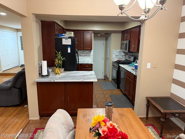 1798 Brentwood Drive, Troy, MI 48098