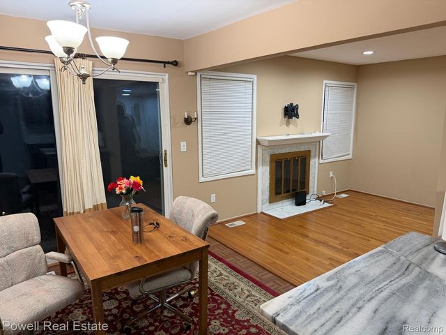 1798 Brentwood Drive, Troy, MI 48098