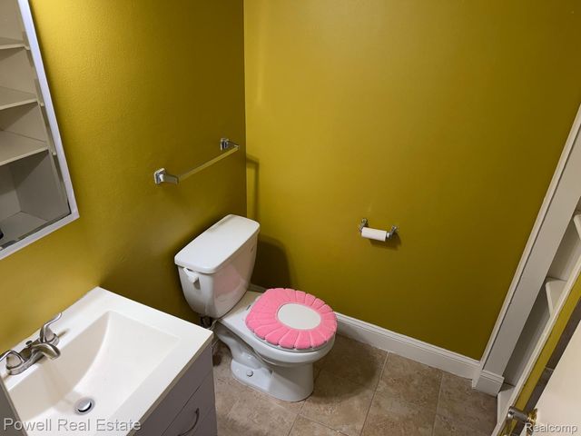 1798 Brentwood Drive, Troy, MI 48098