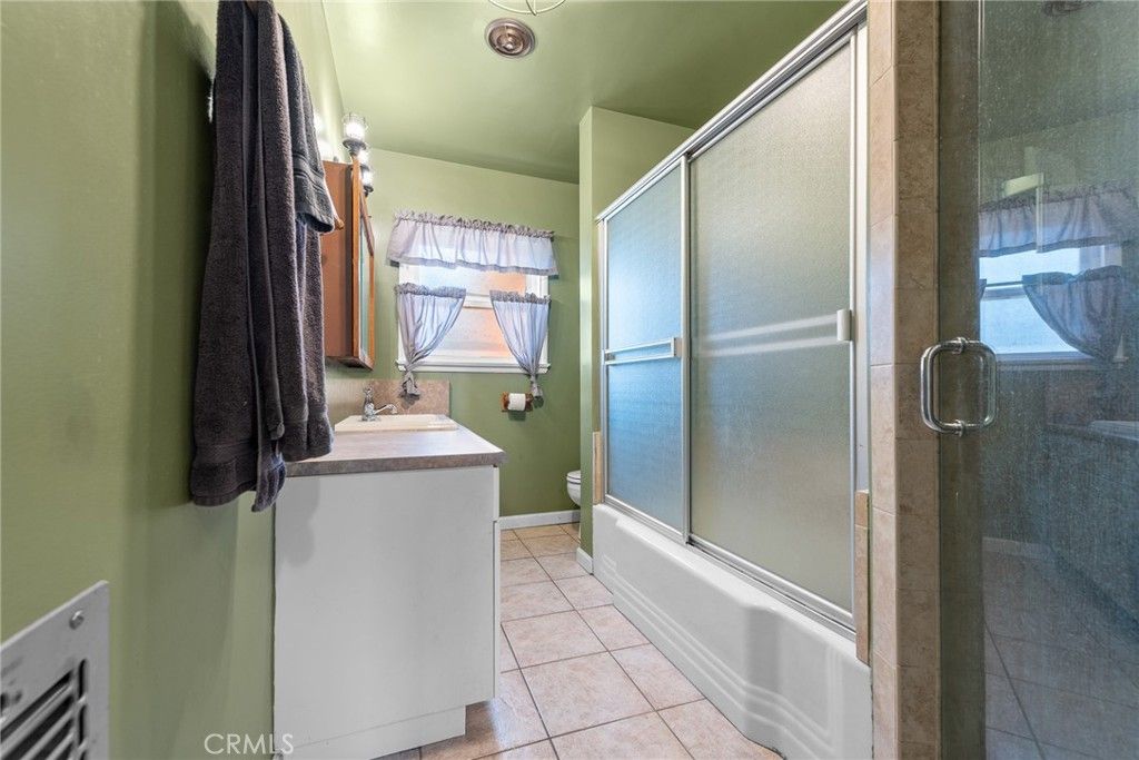 Image 12 of property listing at 4734 Sierra, Riverside, CA 92504