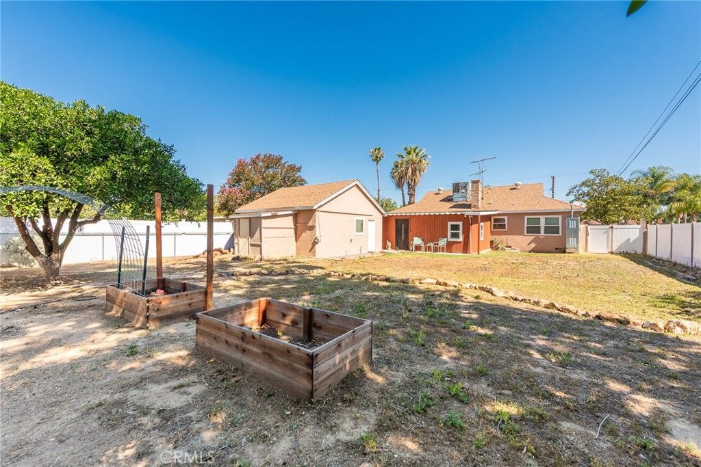 Image 8 of property listing at 4734 Sierra, Riverside, CA 92504