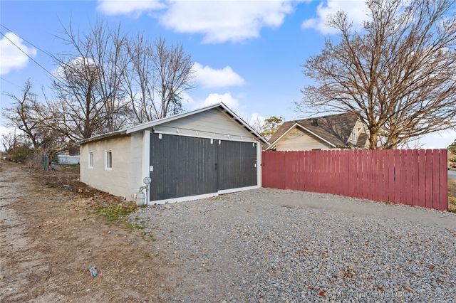 500 N C Avenue, Cleveland, OK 74020