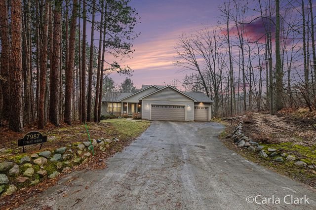 7987 Tiffany Avenue NE, Rockford, MI 49341